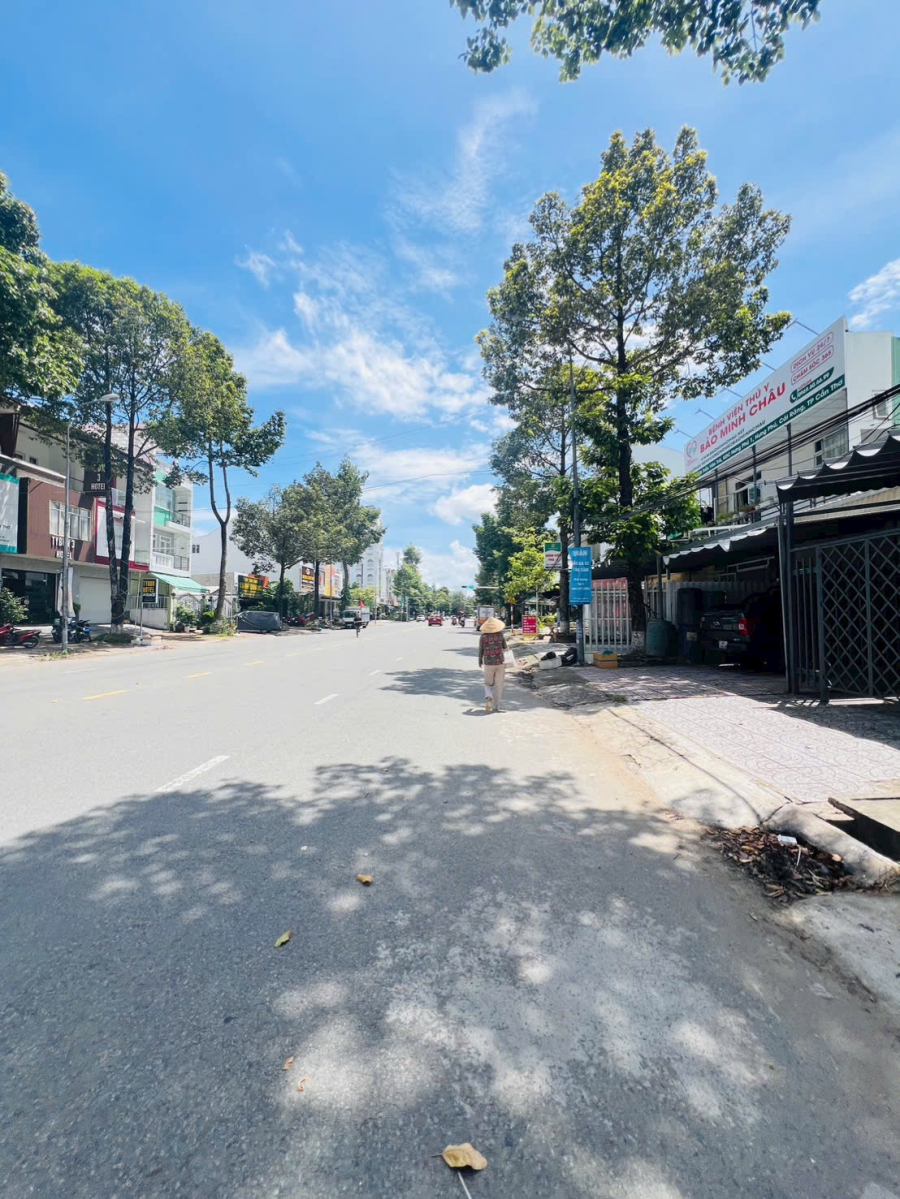 Cho thuê nhà mặt tiền đường chính Trần Văn Trà - KDC Hưng Phú